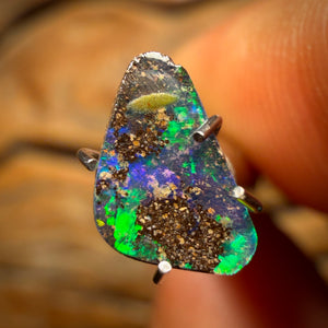 0.95cts - Queensland Boulder Seam Opal from Winton