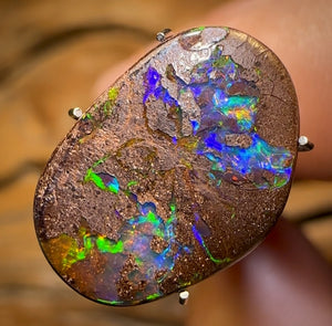 5.3cts - Queensland Boulder “Bright Bubble Band” Opal