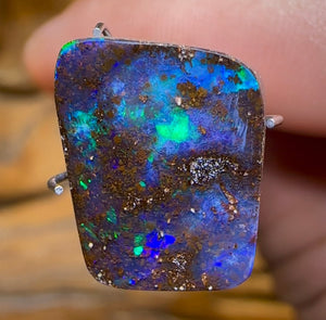 6.9cts - Queensland Boulder Seam Opal. Reef Pattern - Opal Whisperers