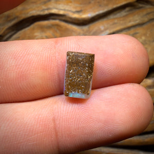 2.9cts - Waves Queensland Boulder Seam Opal. Australian Opal Picture Stone