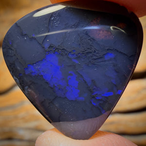 15.4cts - 1/2 price Black Opal from Lightning Ridge