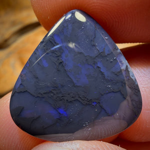 15.4cts - 1/2 price Black Opal from Lightning Ridge