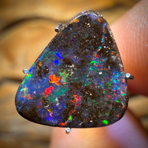 3.2cts - Queensland Boulder Seam Opal. Australischer Opal