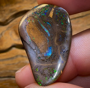 25.8cts - Bubble Band Opal. Australian Opal - Opal Whisperers