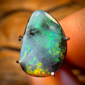 1.6cts - Queensland Boulder Seam Opal from Winton