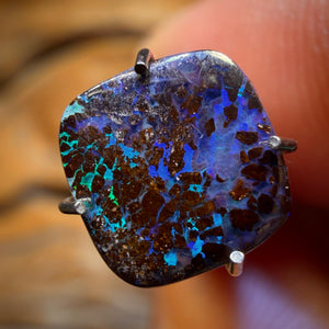 1.7cts - Queensland Boulder Seam Opal. Australian Opal