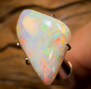 4,2 carats – Opale blanche rare d'Australie du Sud de Mintabie, collection Andreou Heritage