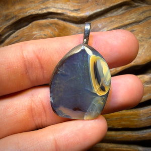 🔨 AUCTION 🔨 No Reserve Solid Queensland Boulder Seam Opal Pendant