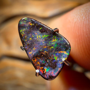 1.4cts - Red on Black Australian Boulder Seam Opal