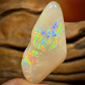 15.5cts - South Australian White Opal. Vintage Cut