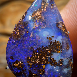 Bargain Card! 9.1cts - Queensland Boulder Seam Opal. Australian Opal