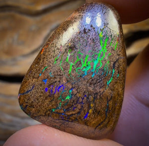 29.1cts - Bubbleband Opal from Winton. Australian Opal