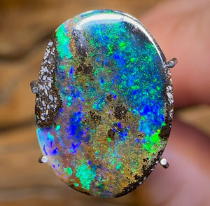 3.9cts - Gorgeous Queensland Boulder Seam Opal - Opal Whisperers