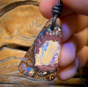 Collier en opale boulder du Queensland, style tribal, percé, 39 x 22 mm