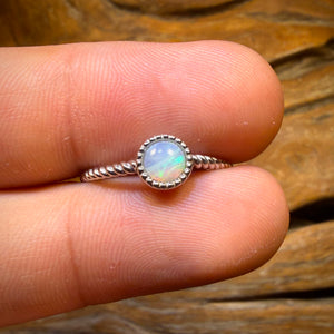 đ¨ AUCTION đ¨ Sterling Silver - Solid South Australian Crystal Opal Ring Adjustable Size