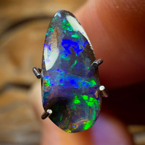 1.5cts - Top Electric Blue Green Australian Boulder Seam Opal Great Pattern