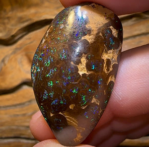 59.5cts - Double Sided Boulder Opal Specimen. Bubble Band - Opal Whisperers