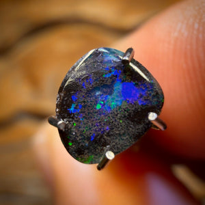 đš AUCTION đš No Reserve 0.6cts - Queensland Boulder Seam Opal. Australian Opal
