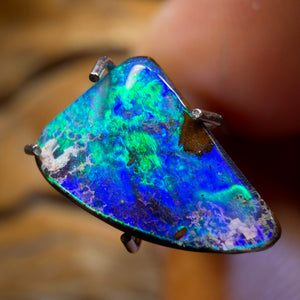1.6cts - Green Broad Flash Full Face Australian Boulder Seam Opal