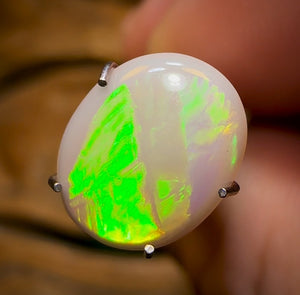 🔨 AUCTION 🔨 “Green Lantern” 3.2cts - South Australian White Opal