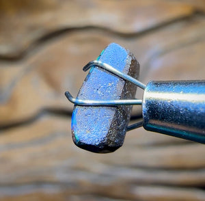 2.4cts - Winton Seam Opal. Australian Opal - Opal Whisperers