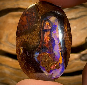 24.7cts - Yowah Nut Kernel Opal Purple