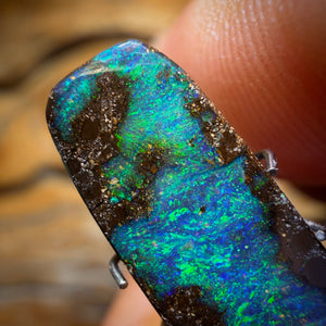 5,65 ct – Queensland Boulder Seam Opal. Riffmuster