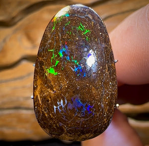 18.7cts - Bubble Band Opal from Winton