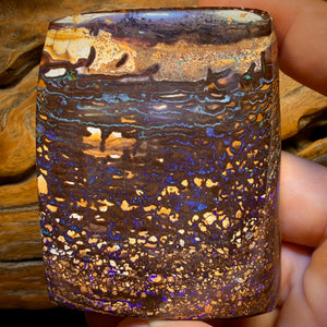 919,5 ct – Großer, polierter australischer Boulderopal im Stammesstil