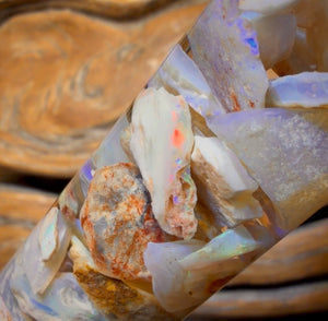 111,2 ct – Opalfläschchen aus Lightning Ridge