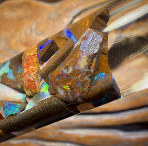 117,4 ct – TOP-Fläschchen mit gemischtem australischem Boulderopal-Rohmaterial