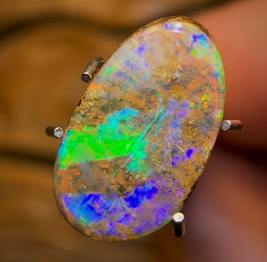 1.95cts - “Green Sheen”Queensland Boulder Seam Opal