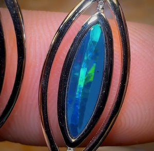 Ohrhaken aus Sterlingsilber mit australischem Boulder-Opal-Doublet