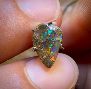 Auction Fall-Through = Your Gain! š„ Now More Than 50% Off RRP šØ 1.75cts - Electric Fire Queensland Boulder Seam Opal