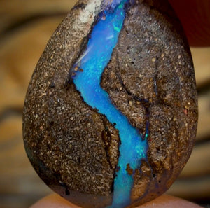 5.25cts - Queensland Boulder Seam Opal from Winton. Australian Opal