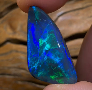 17.8cts - TOP GEM Black Opal from Lightning Ridge - Opal Whisperers