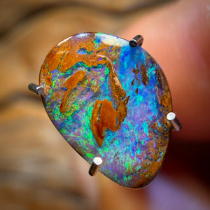 1.4cts - Queensland Boulder Opal from Yowah. Reef Pattern