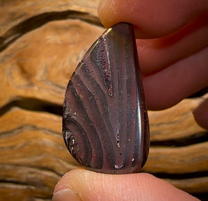 Opale Boulder tribale noire Koroit, 29,1 carats