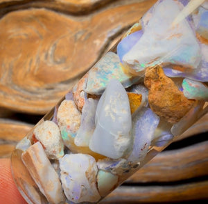 111,2 ct – Opalfläschchen aus Lightning Ridge