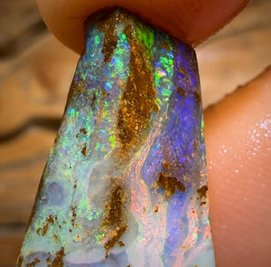 “Snow Reef” 33.6cts - Queensland Boulder Seam Opal Rub