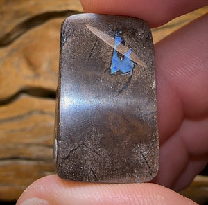 71cts - Queensland Boulder Seam Opal Red Multicolour - Opal Whisperers