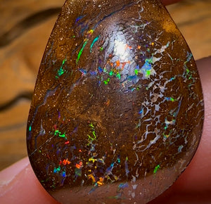 25.1cts - Bubble Band Opal from Winton