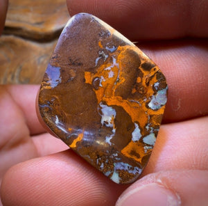 🔒 85,1 cts - « Famille » 4 opales boulder australiennes. Lot de 4 opales boulder australiennes à moitié prix. Prix de gros pour revendeurs.