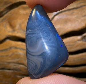 17.8cts - TOP GEM Black Opal from Lightning Ridge - Opal Whisperers