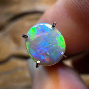0.95cts - Dark Opal from Lightning Ridge