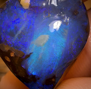 37.2cts - Queensland Boulder Seam Opal Rub