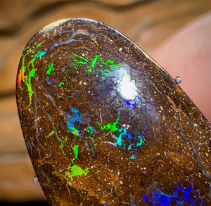 18.7cts - Bubble Band Opal from Winton