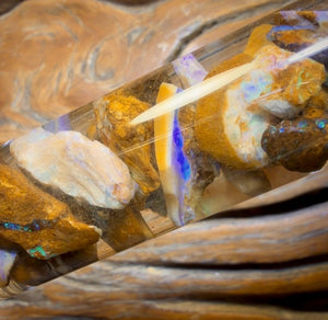 122,3 ct – Phiole mit Yowah-Nussopal-Rohstein und fossilem Opal