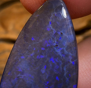 16.9cts - Australian Midnight Blue Black Queensland Boulder Seam Opal