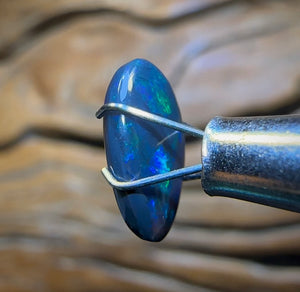 1.6cts - Black Opal from Lightning Ridge - Opal Whisperers